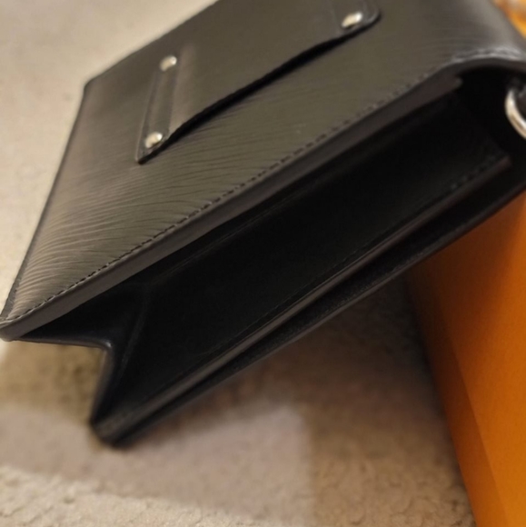 Louis Vuitton Twist Wallet on Chain bag - Picture 4 of 8